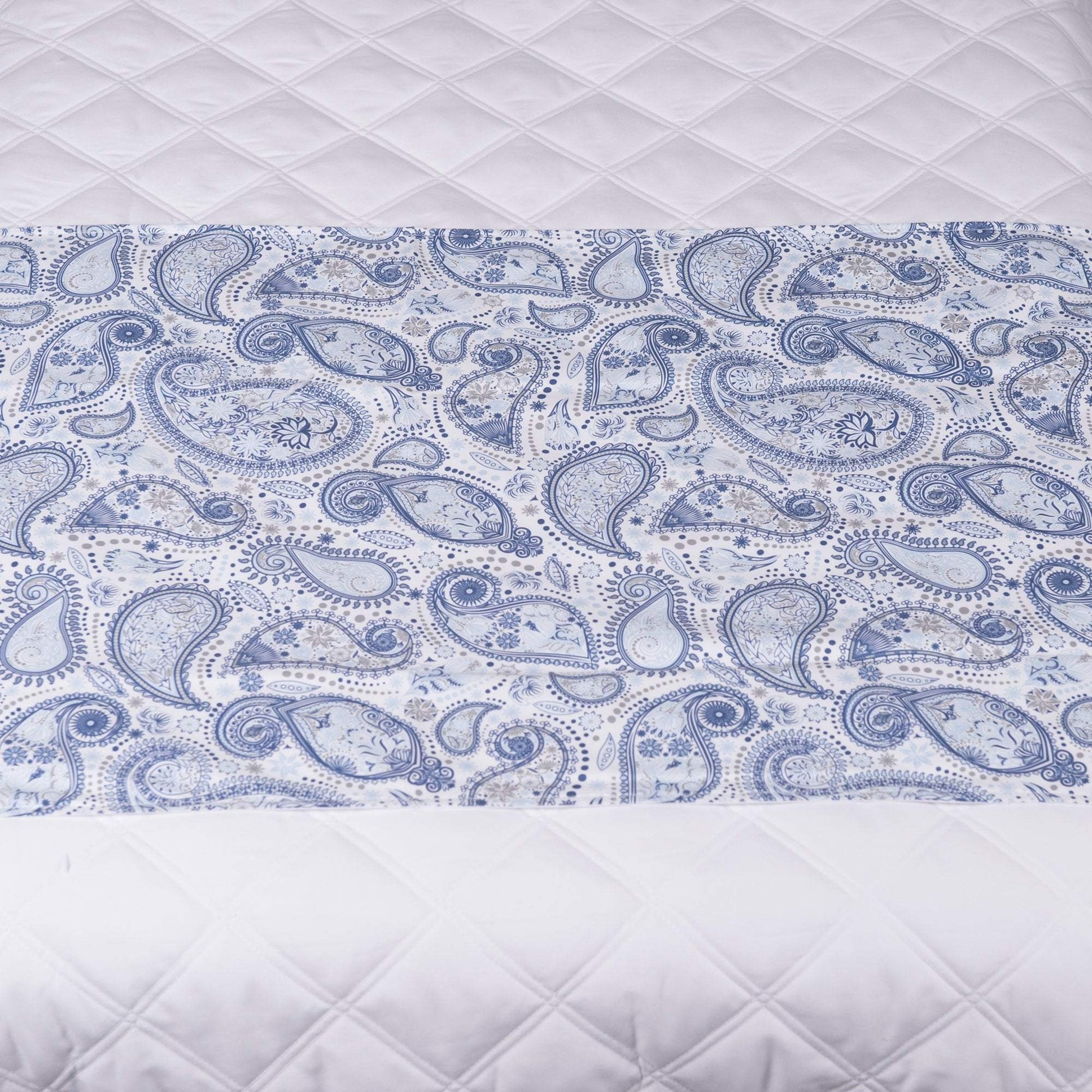 Linens White Sapphire Paisley Face / White Solid Back Sposh Massage Table Saddle Paisley Collection